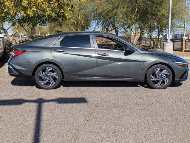 2025 Hyundai Elantra Hybrid Limited photo 4