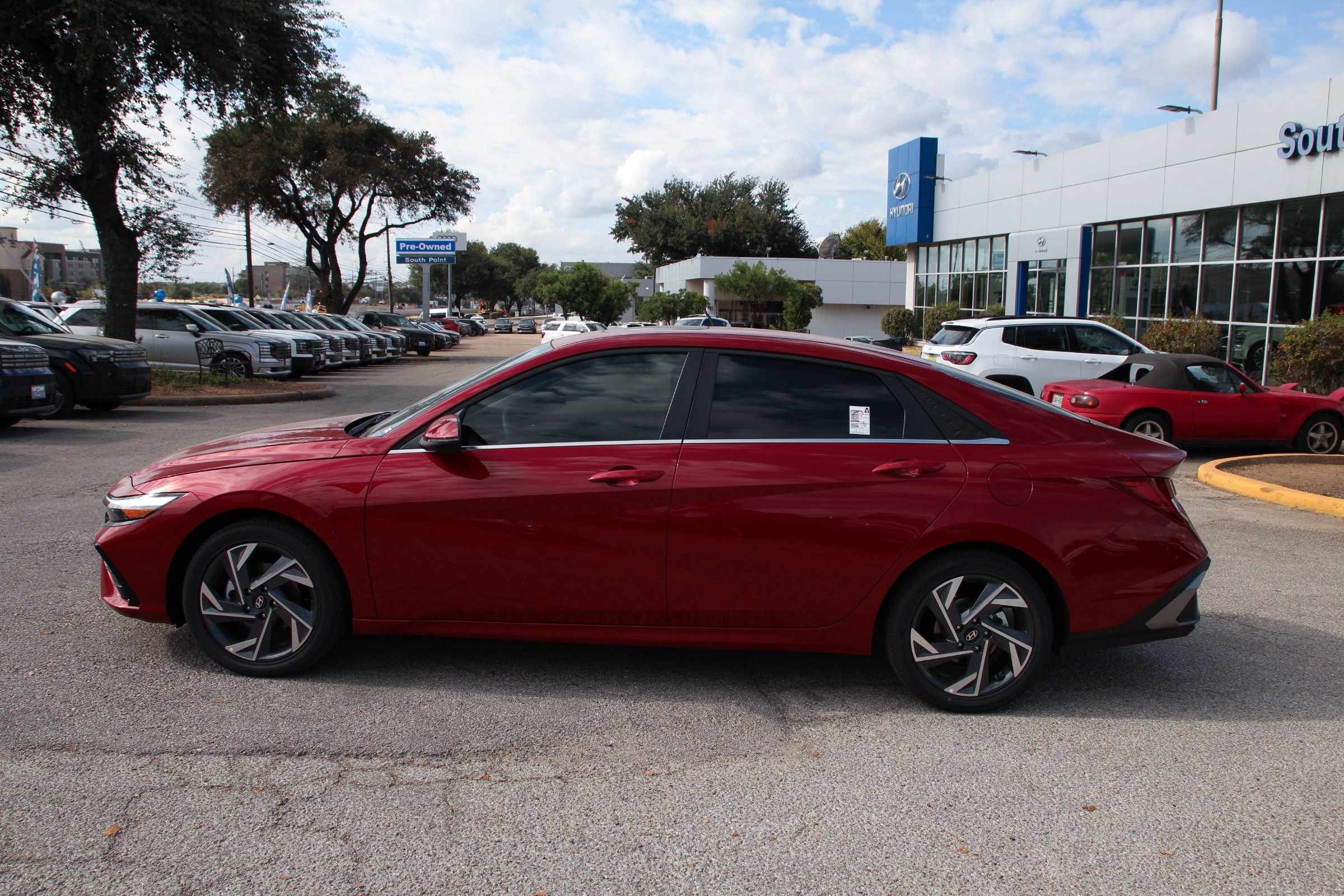 2025 Hyundai Elantra Limited photo 6