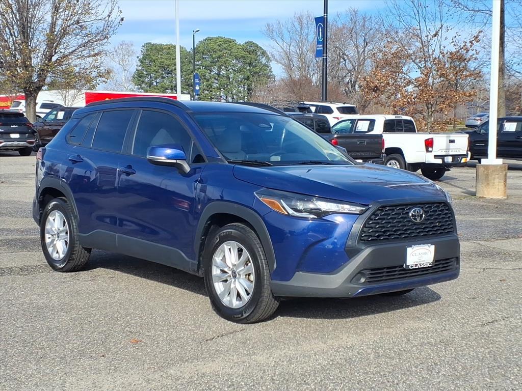 2023 Toyota Corolla Cross LE's photo
