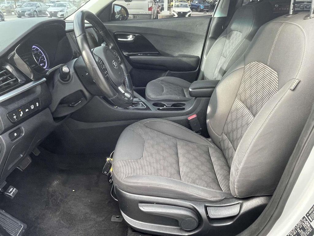 2020 Kia Niro LXS photo 11