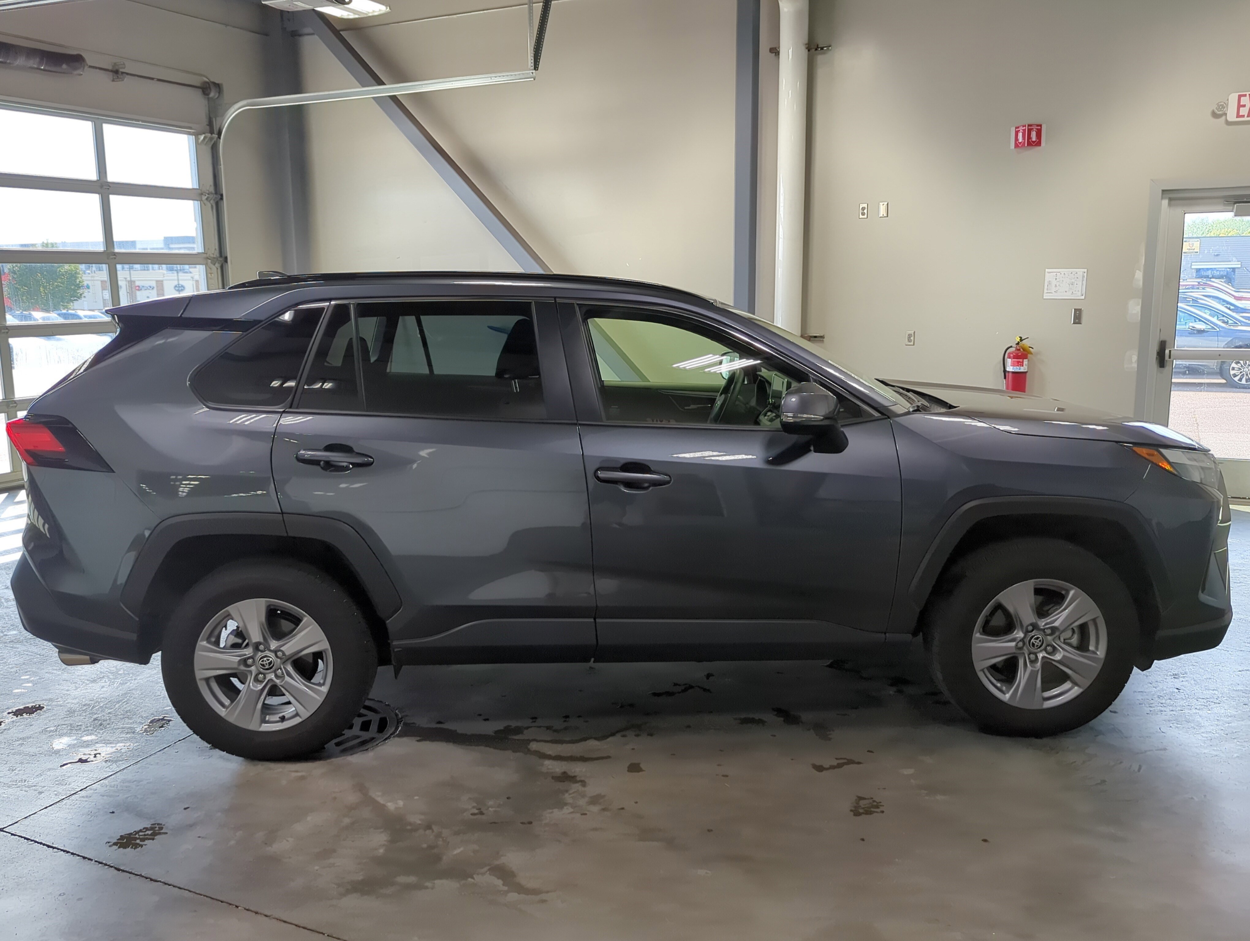 2025 Toyota RAV4 Hybrid XLE photo 26