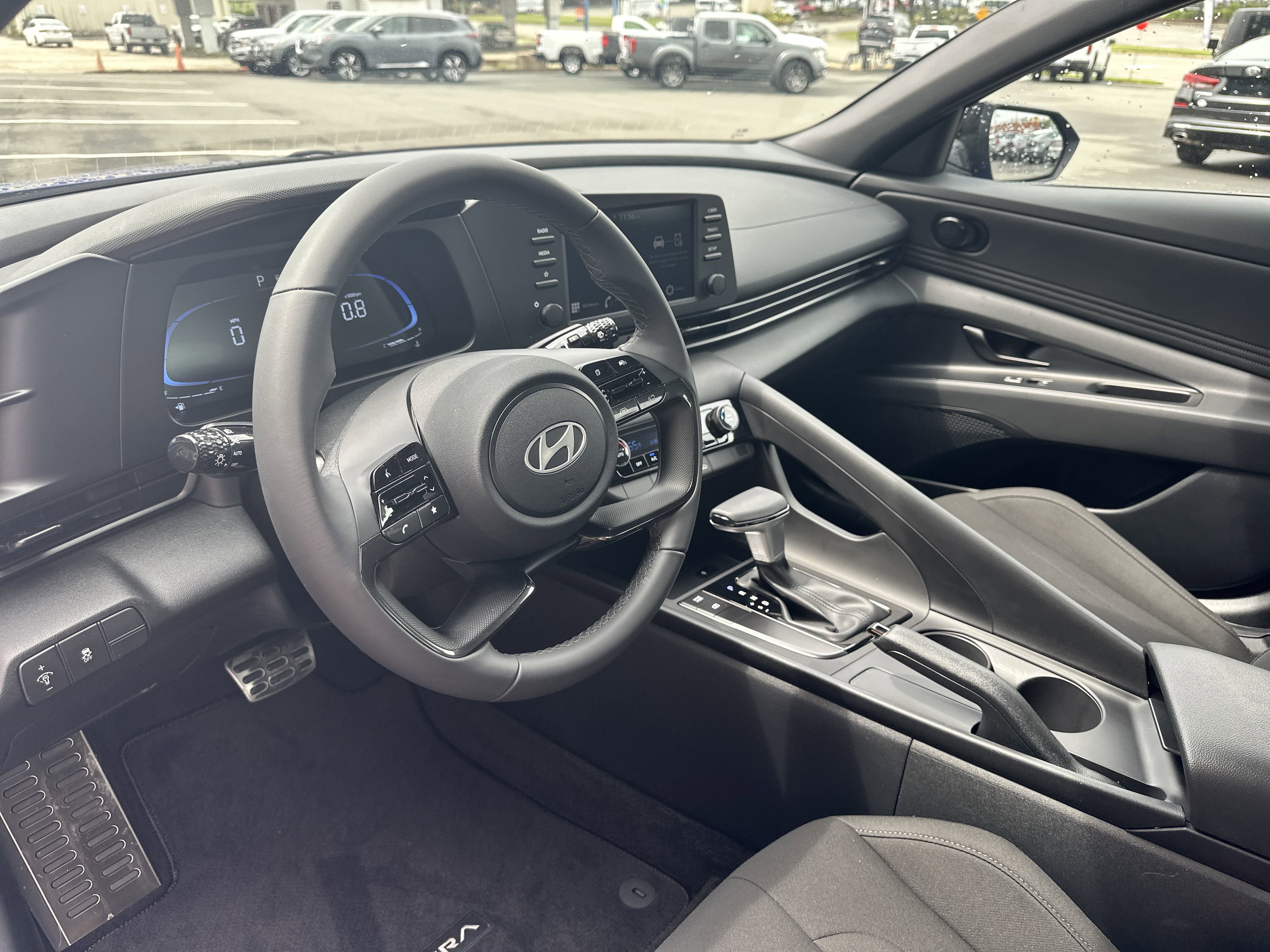 2025 Hyundai Elantra SEL Sport photo 10