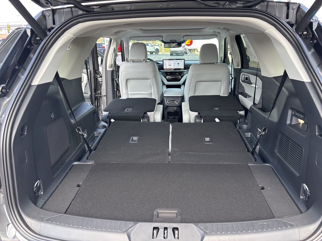 2025 Ford Explorer Platinum photo 31