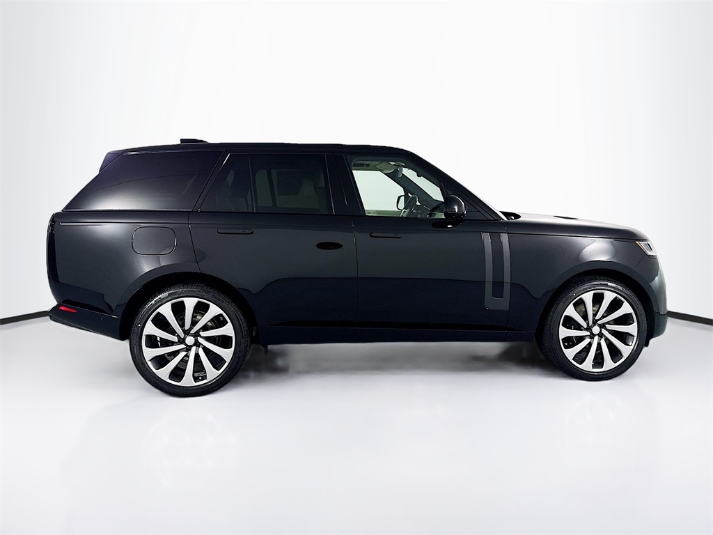 2025 Land Rover Range Rover SE photo 4