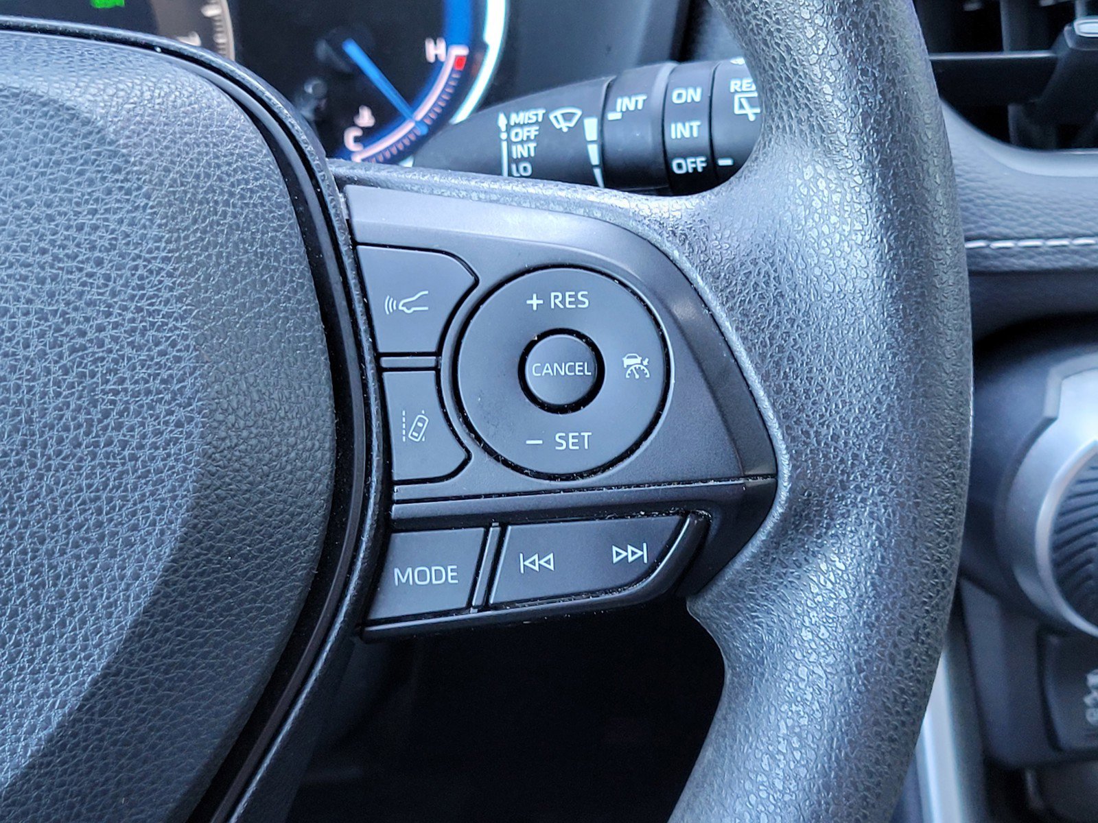 2023 Toyota RAV4 Hybrid XLE photo 22