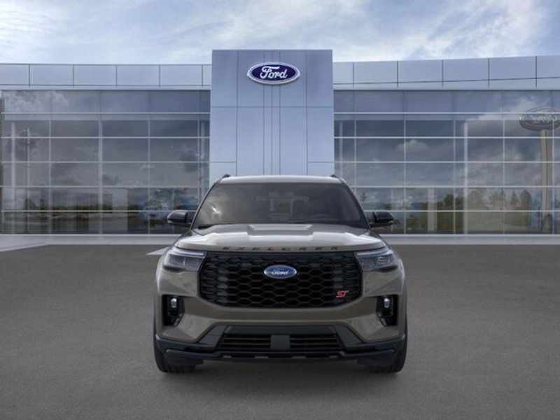 2026 Ford Explorer ST photo 4