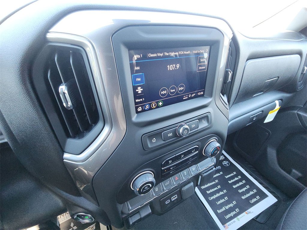 2025 Chevrolet Silverado 2500HD Custom photo 16