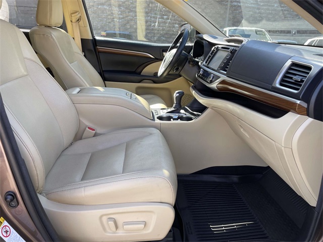 2017 Toyota Highlander Limited Platinum photo 17