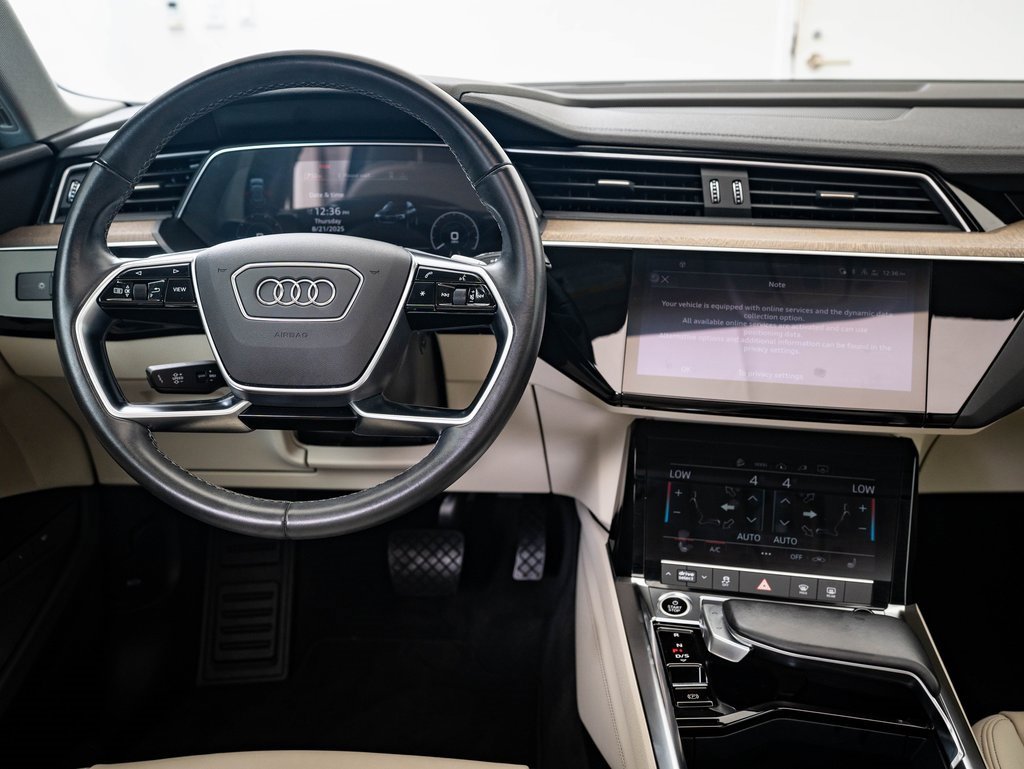 2022 Audi e-tron Premium photo 30
