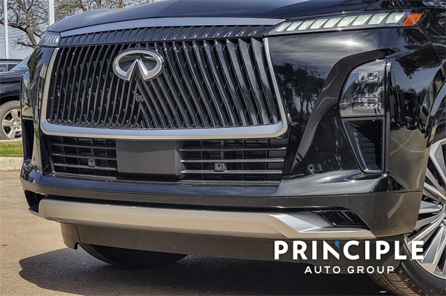 2025 Infiniti QX80 Luxe photo 3