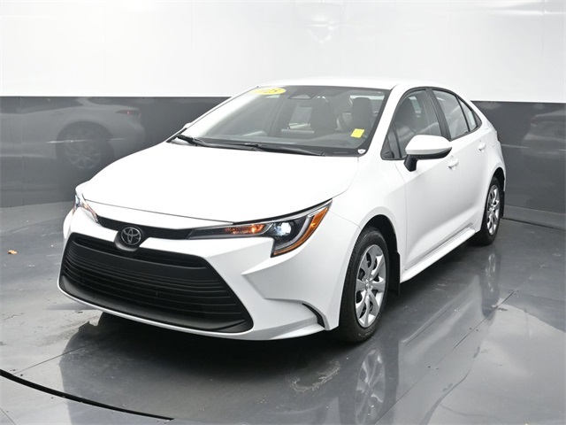 2025 Toyota Corolla LE photo 3