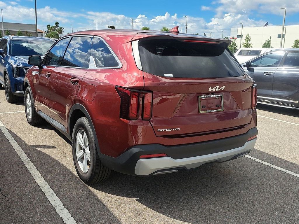2025 Kia Sorento LX photo 2
