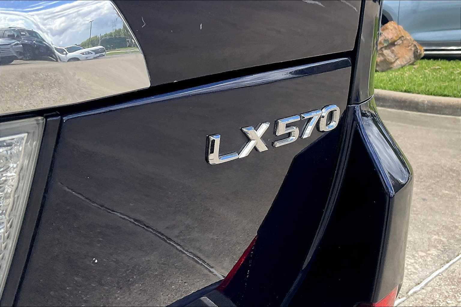2017 Lexus LX 570 photo 27