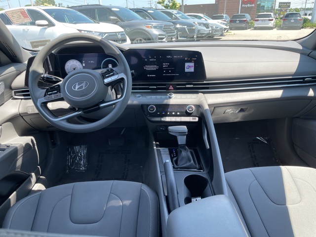 2024 Hyundai Elantra SEL photo 12