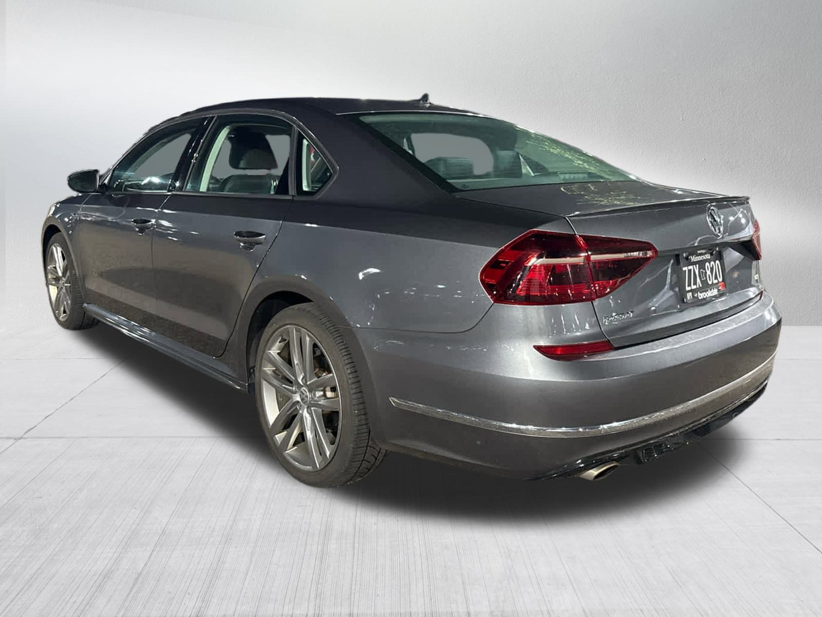 2018 Volkswagen Passat 2.0T S photo 3