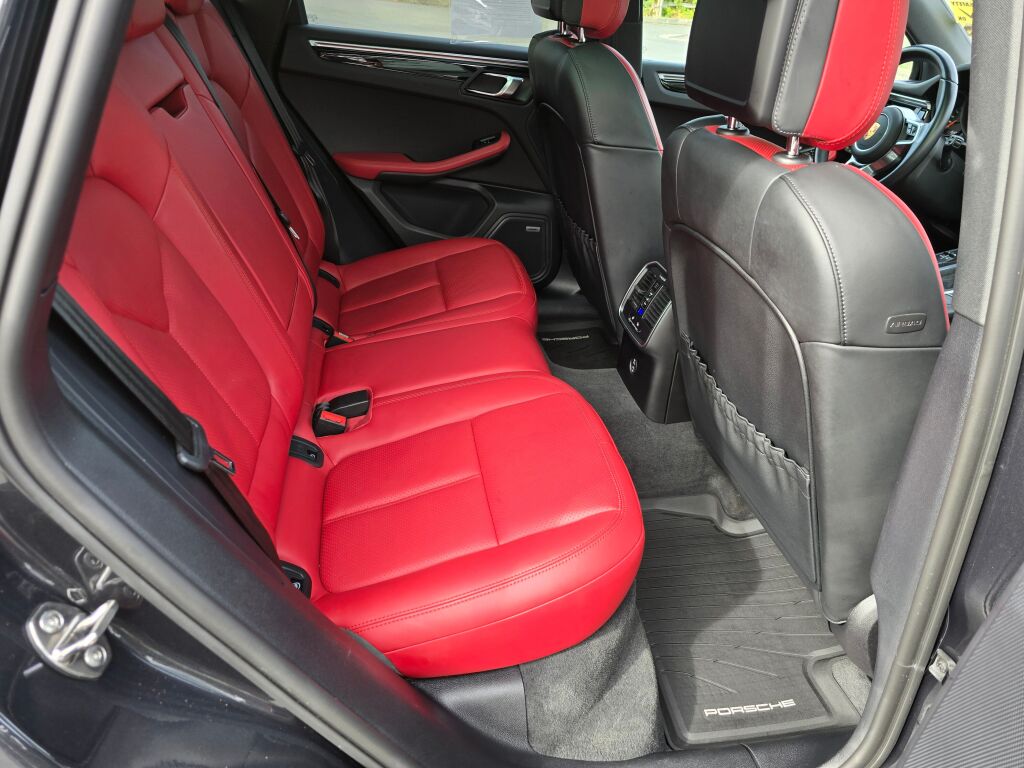 2021 Porsche Macan S photo 12