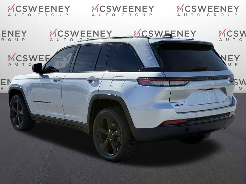 2023 Jeep Grand Cherokee Altitude X photo 2