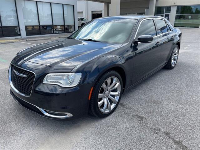 2019 Chrysler 300 Touring L photo 3