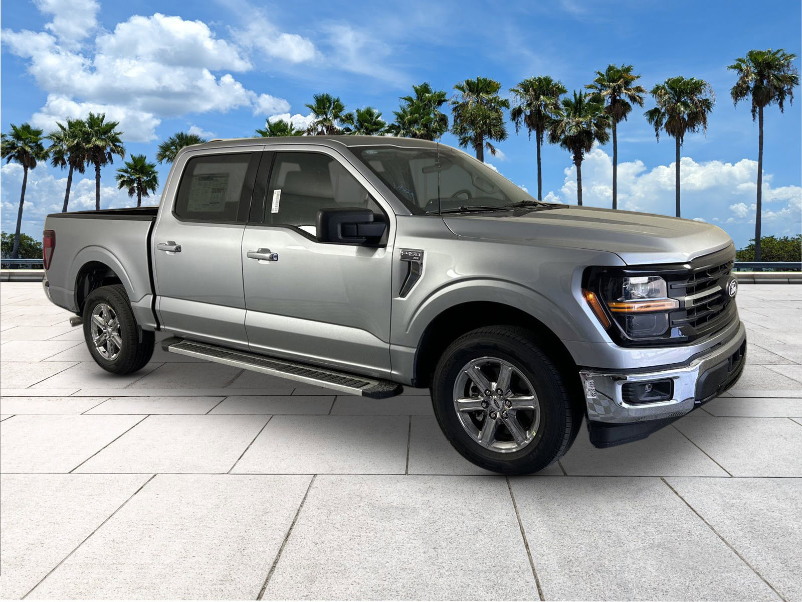 2025 Ford F-150 XLT photo 2