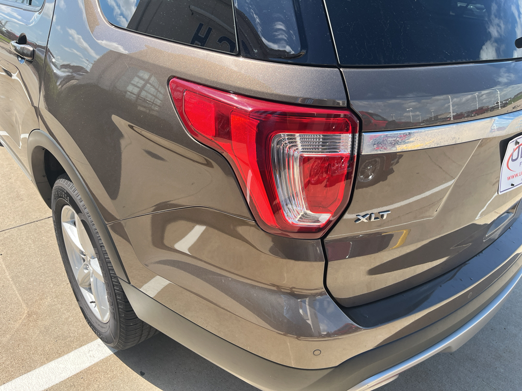 2016 Ford Explorer XLT photo 15
