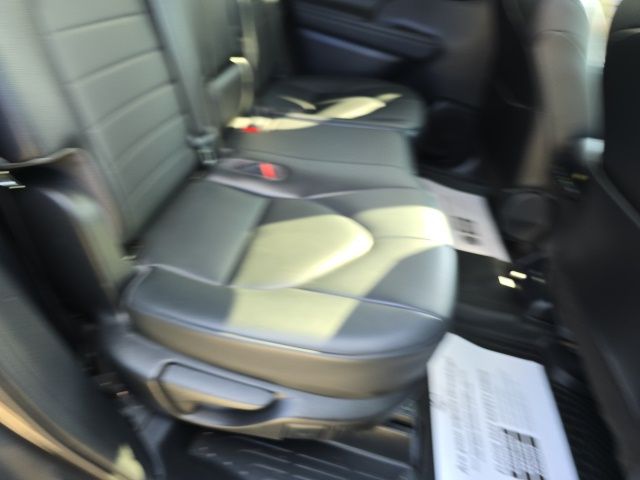 2021 Toyota Highlander XLE photo 31