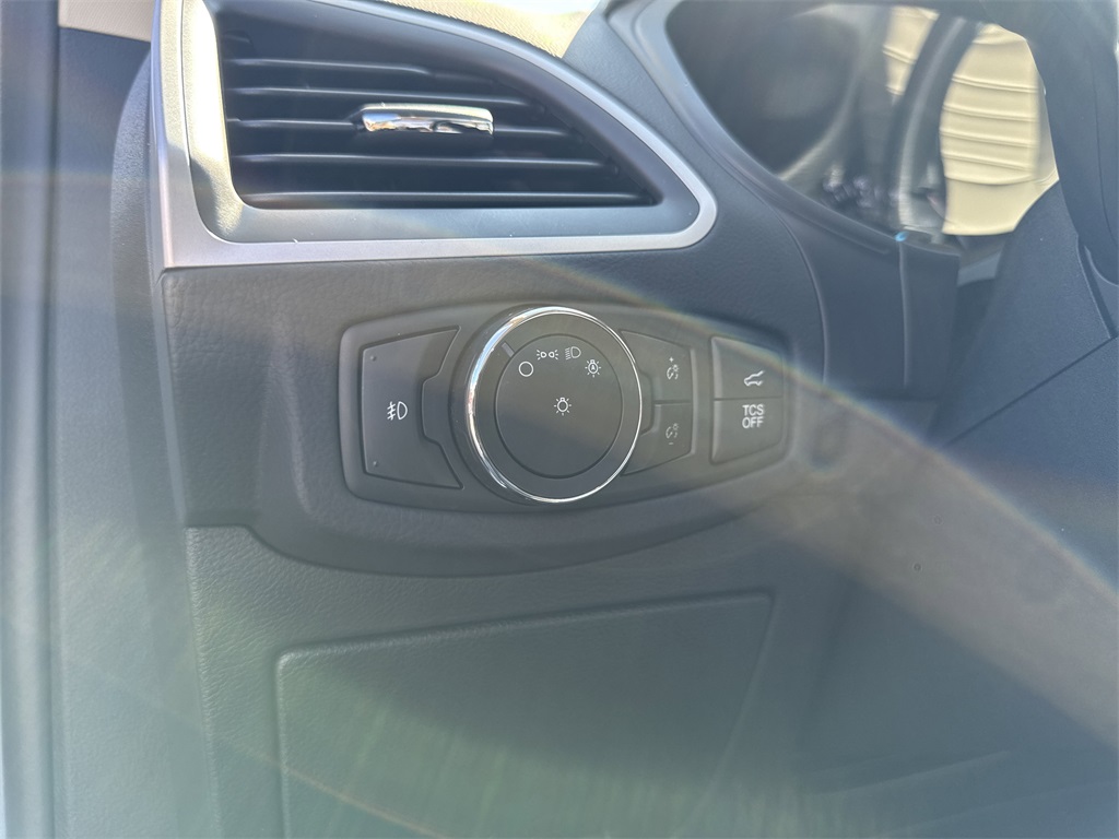 2022 Ford Edge SEL photo 33