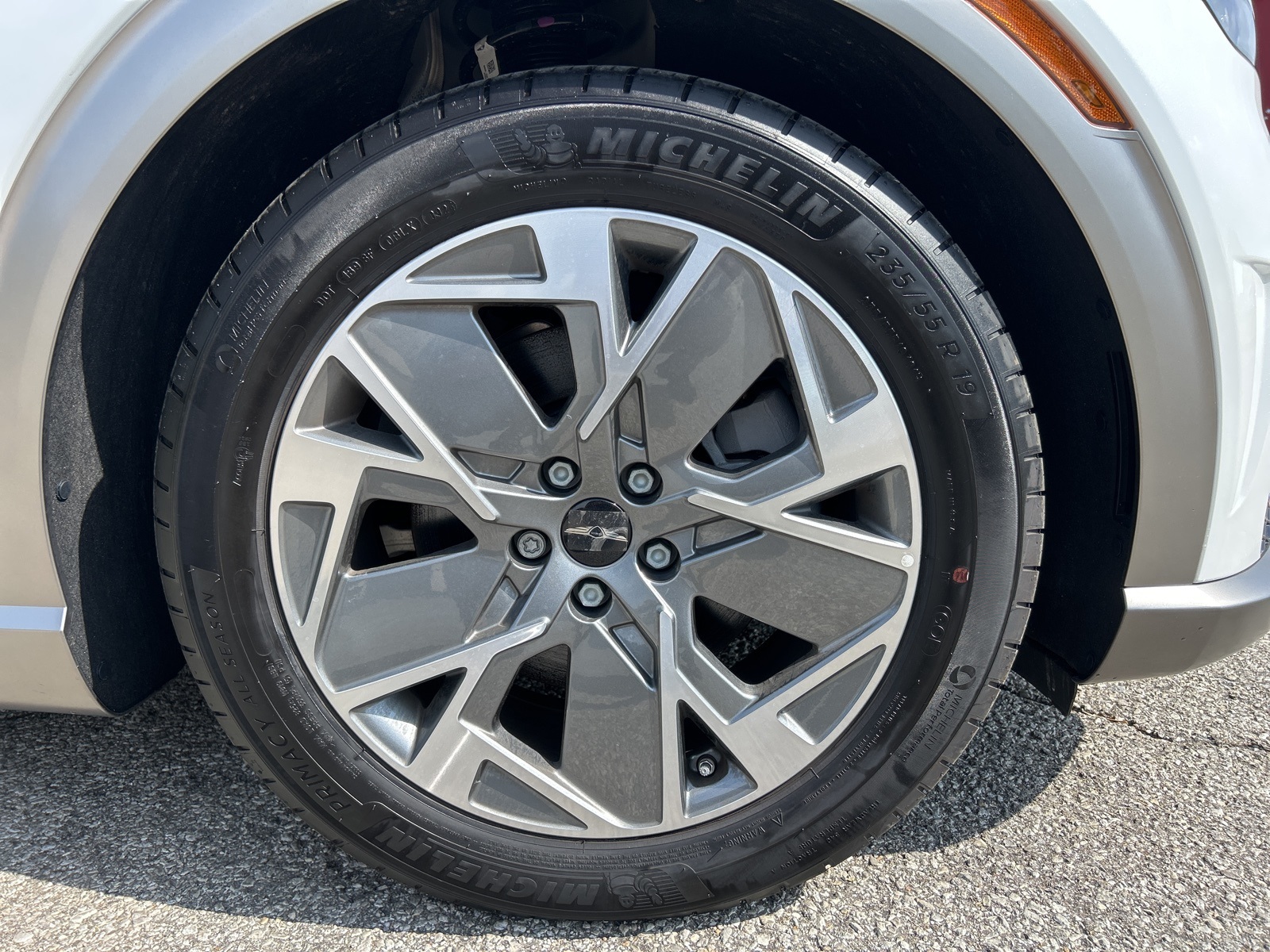 2025 Genesis GV60 Advanced AWD photo 4