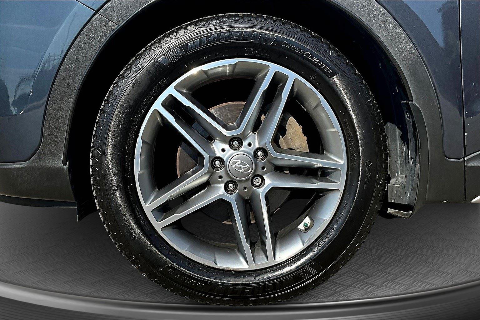 2017 Hyundai Santa Fe Limited Ultimate photo 7