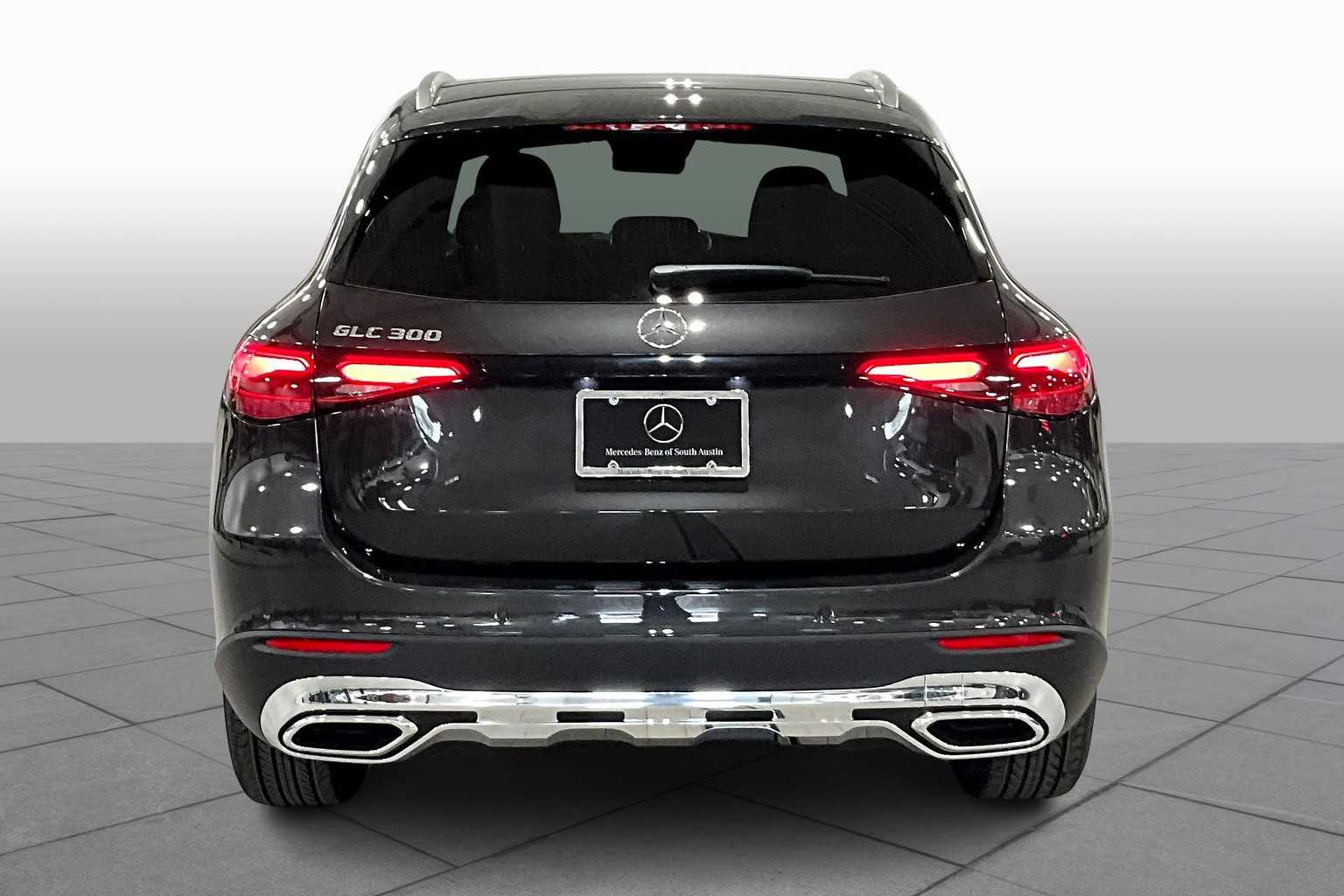 2026 Mercedes Benz GLC 300 photo 4