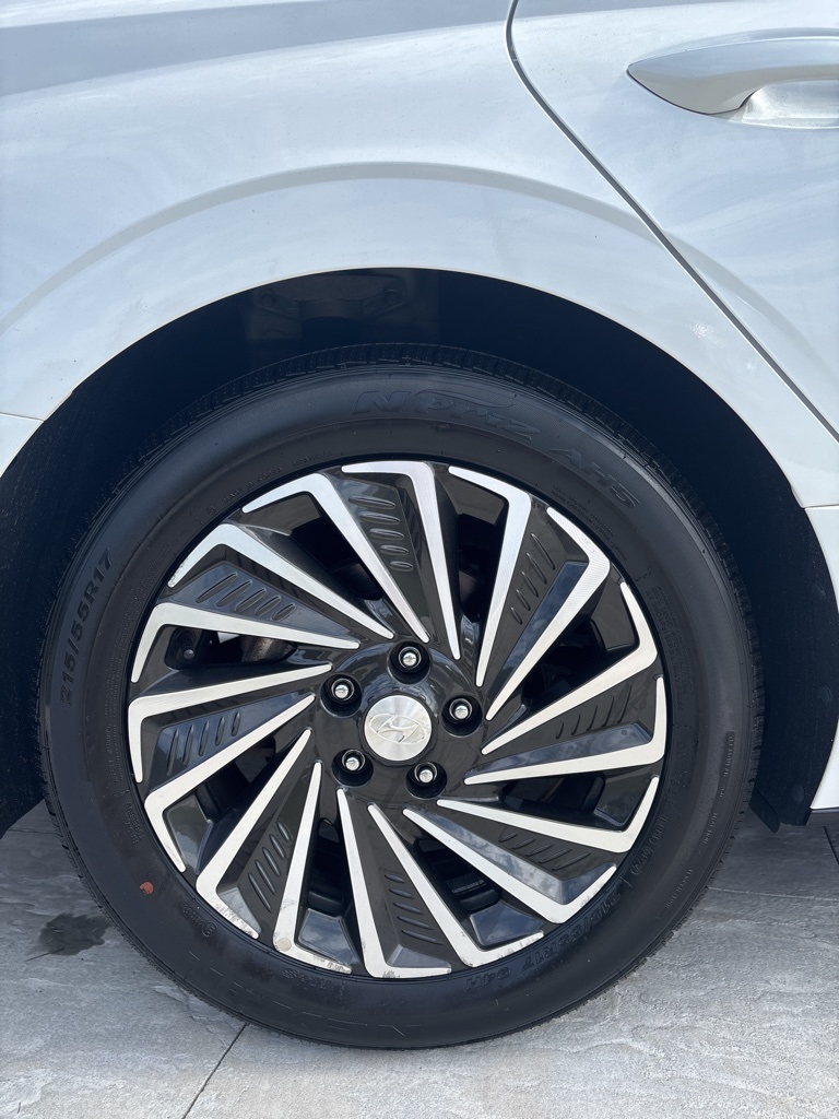 2021 Hyundai Sonata Hybrid Limited photo 2