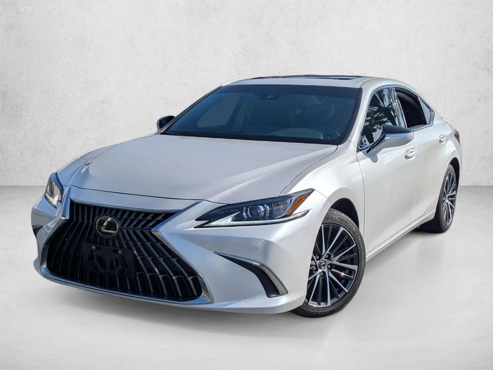 2024 Lexus ES Hybrid 300h's photo