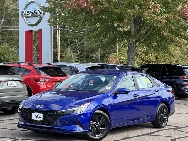 2022 Hyundai Elantra SEL Convenience photo 3