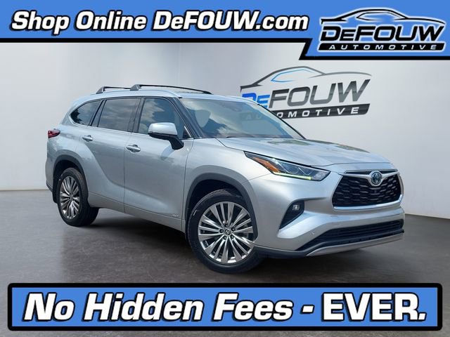 2022 Toyota Highlander Platinum's photo