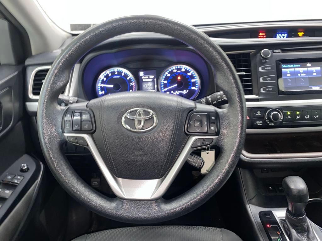 2018 Toyota Highlander LE photo 22