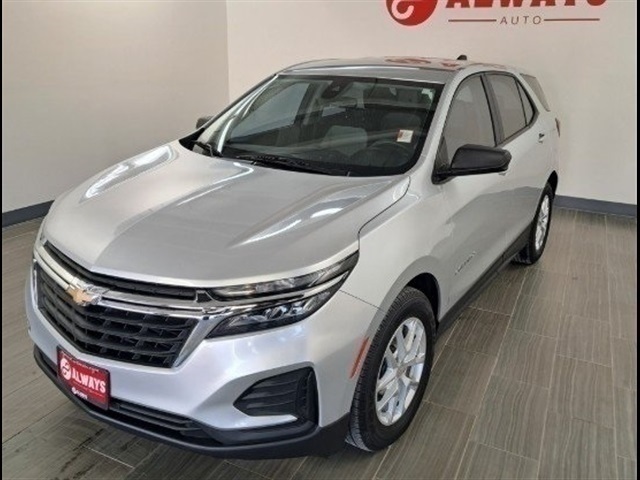 2022 Chevrolet Equinox LS photo 3