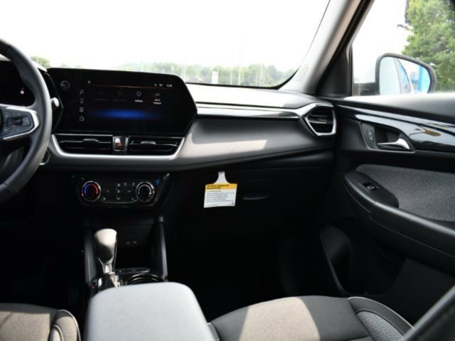 2024 Chevrolet Trailblazer LT photo 16