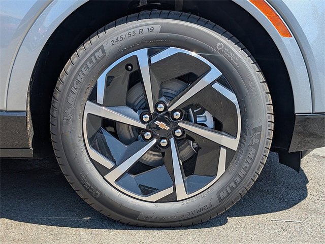2025 Chevrolet Equinox EV 1LT photo 2