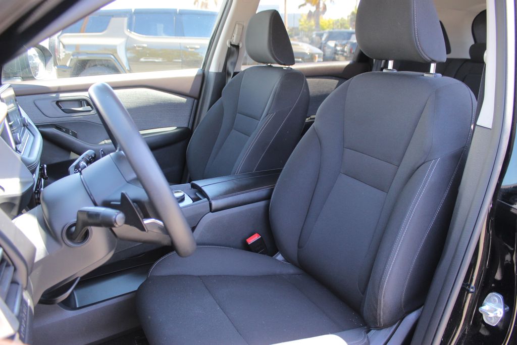 2023 Nissan Rogue S photo 9