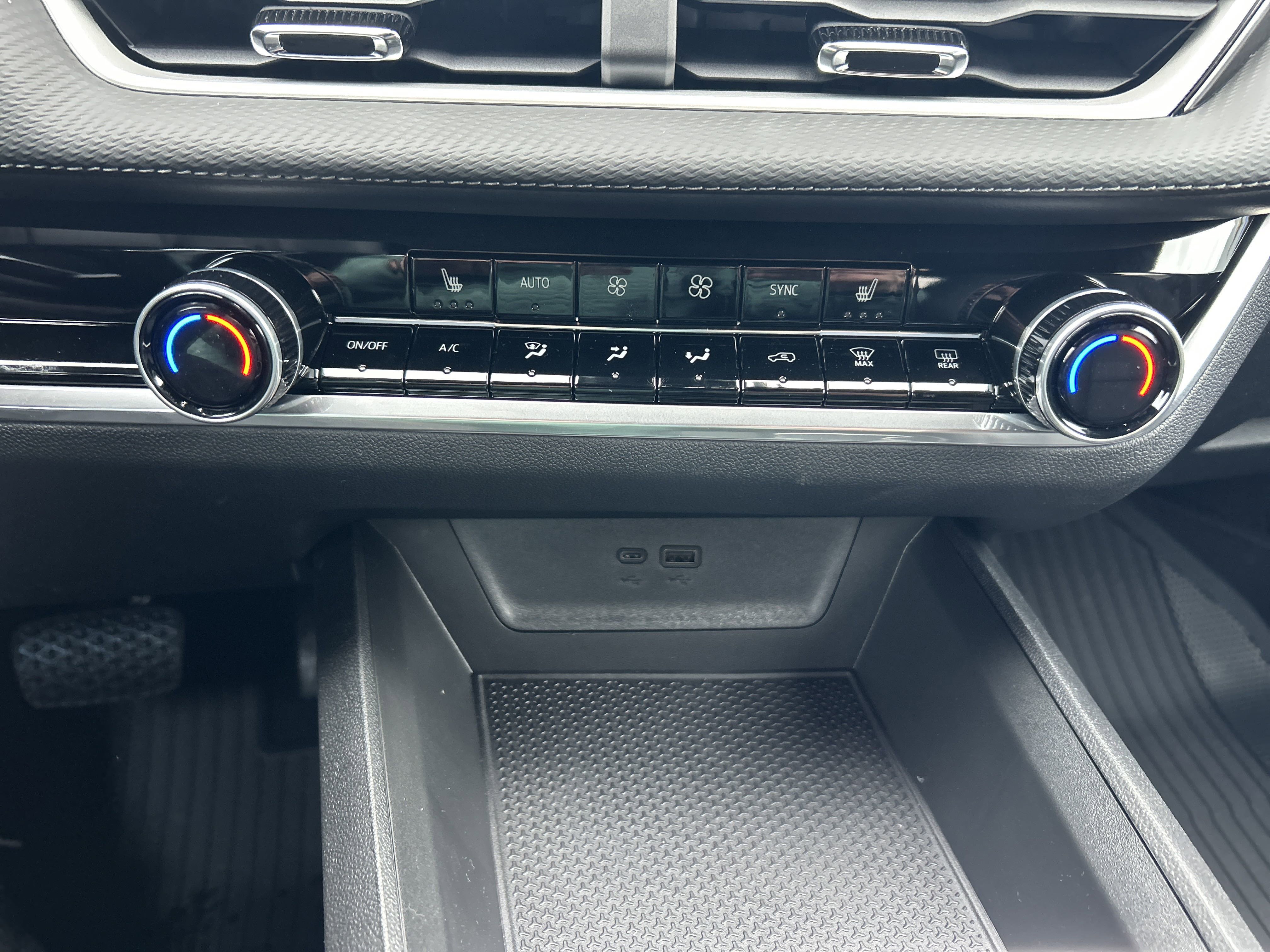 2026 Chevrolet Equinox LT photo 2