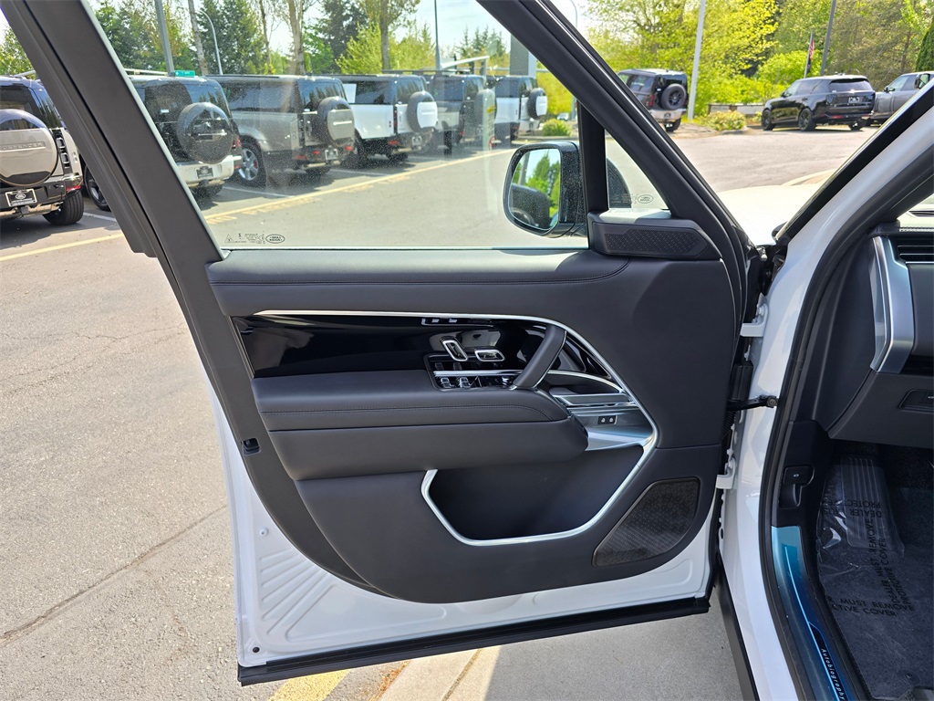 2025 Land Rover Range Rover Autobiography photo 18