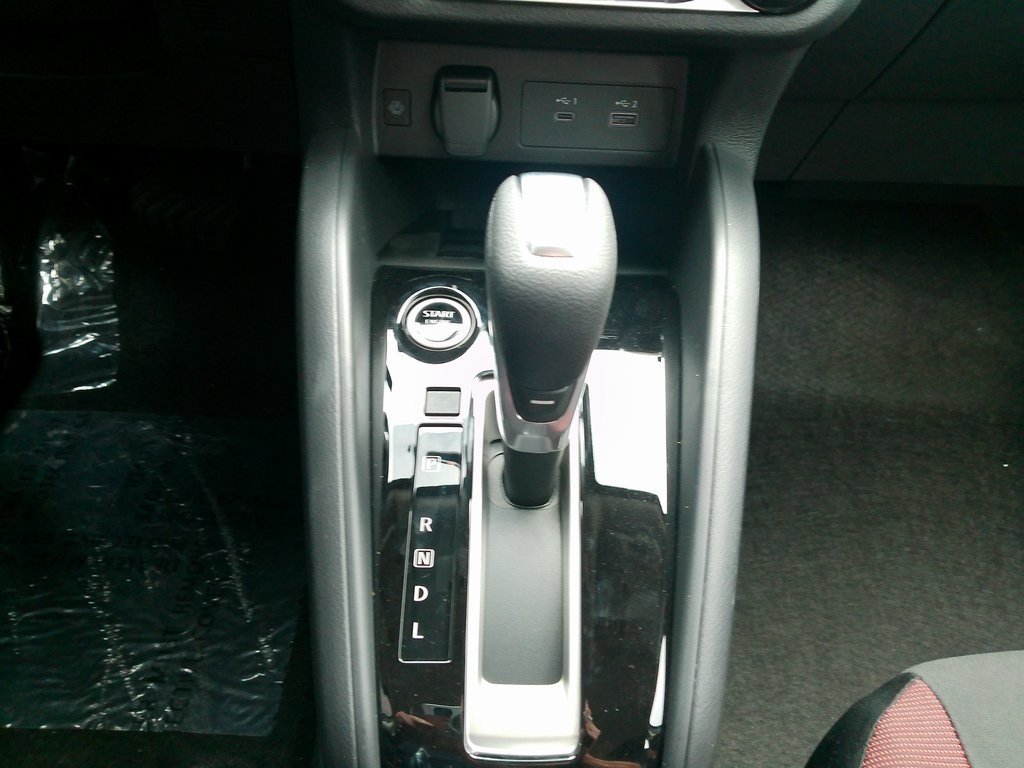 2025 Nissan Versa SR photo 35
