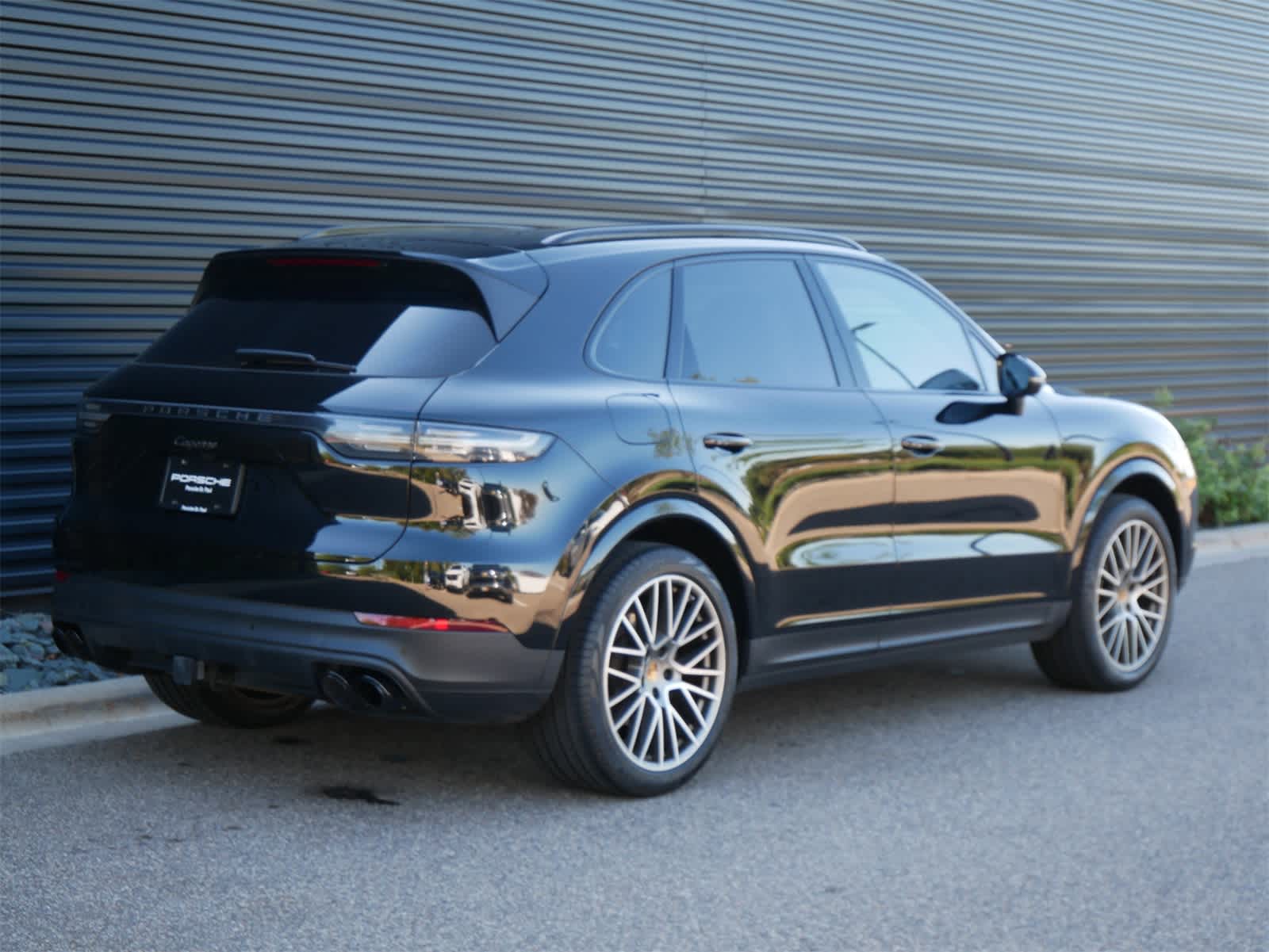 2023 Porsche Cayenne Platinum Edition photo 21