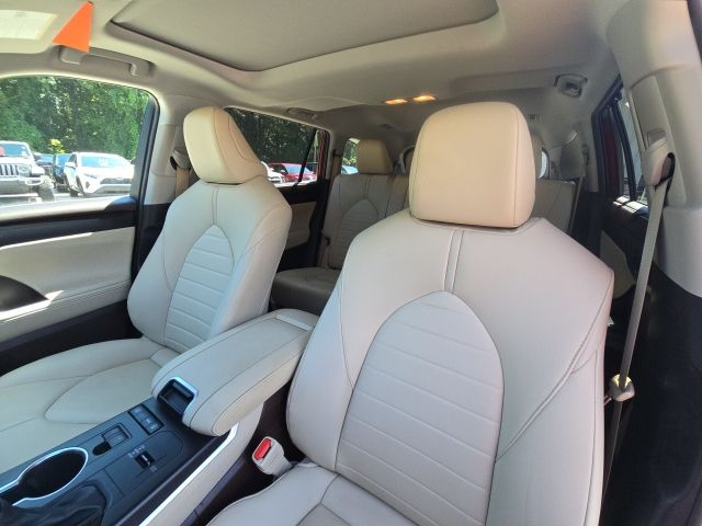 2021 Toyota Highlander XLE photo 22