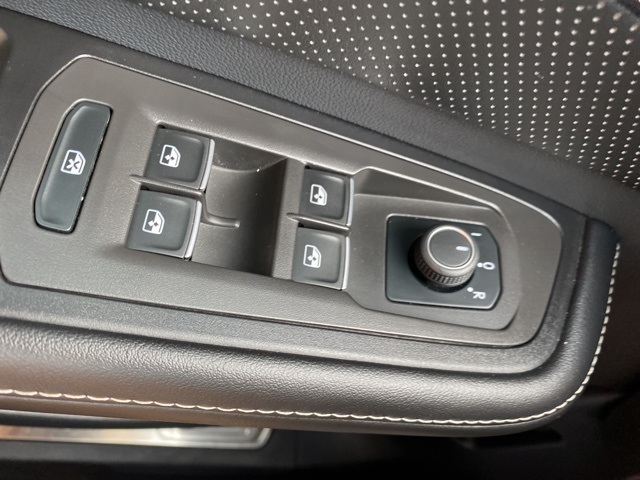 2024 Volkswagen Atlas Cross Sport SE Technology photo 13