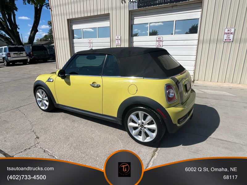 2011 Mini Cooper Convertible S photo 2