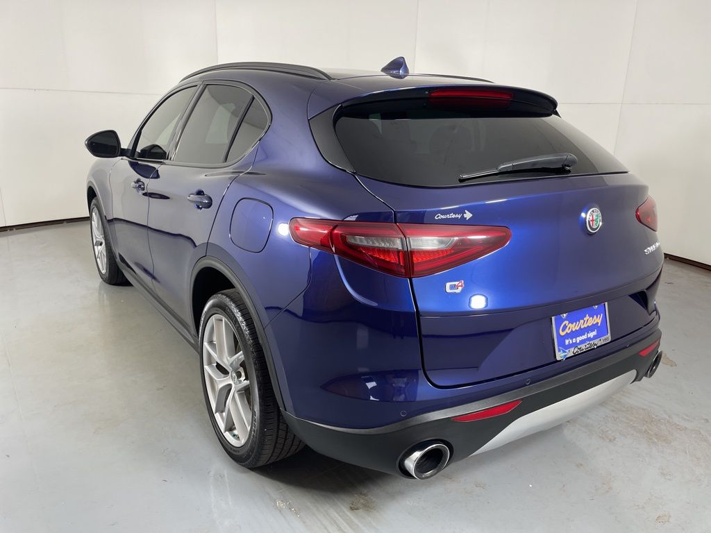 2018 Alfa Romeo Stelvio Base photo 7