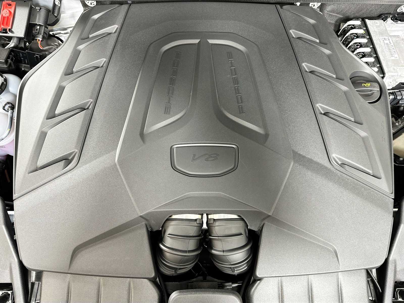 2025 Porsche Cayenne S photo 28
