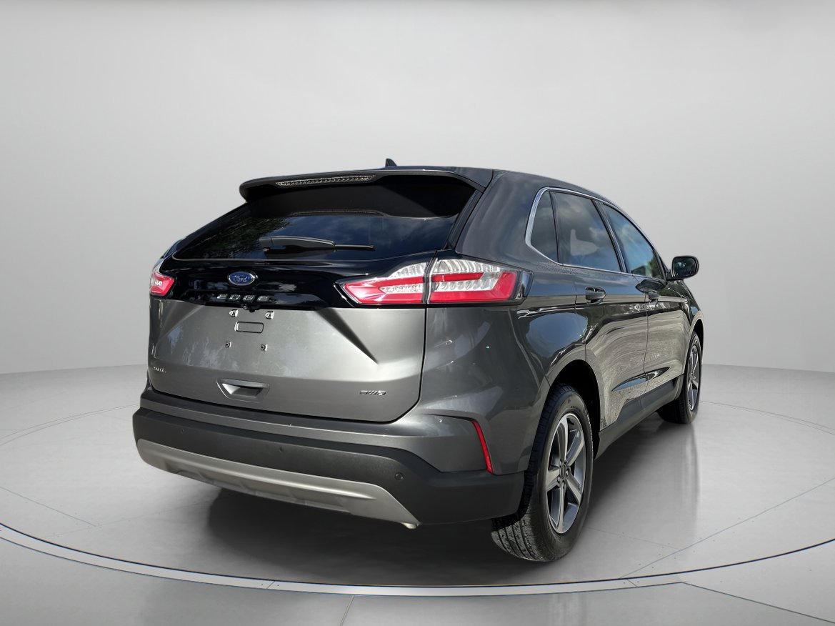 2022 Ford Edge SEL photo 3