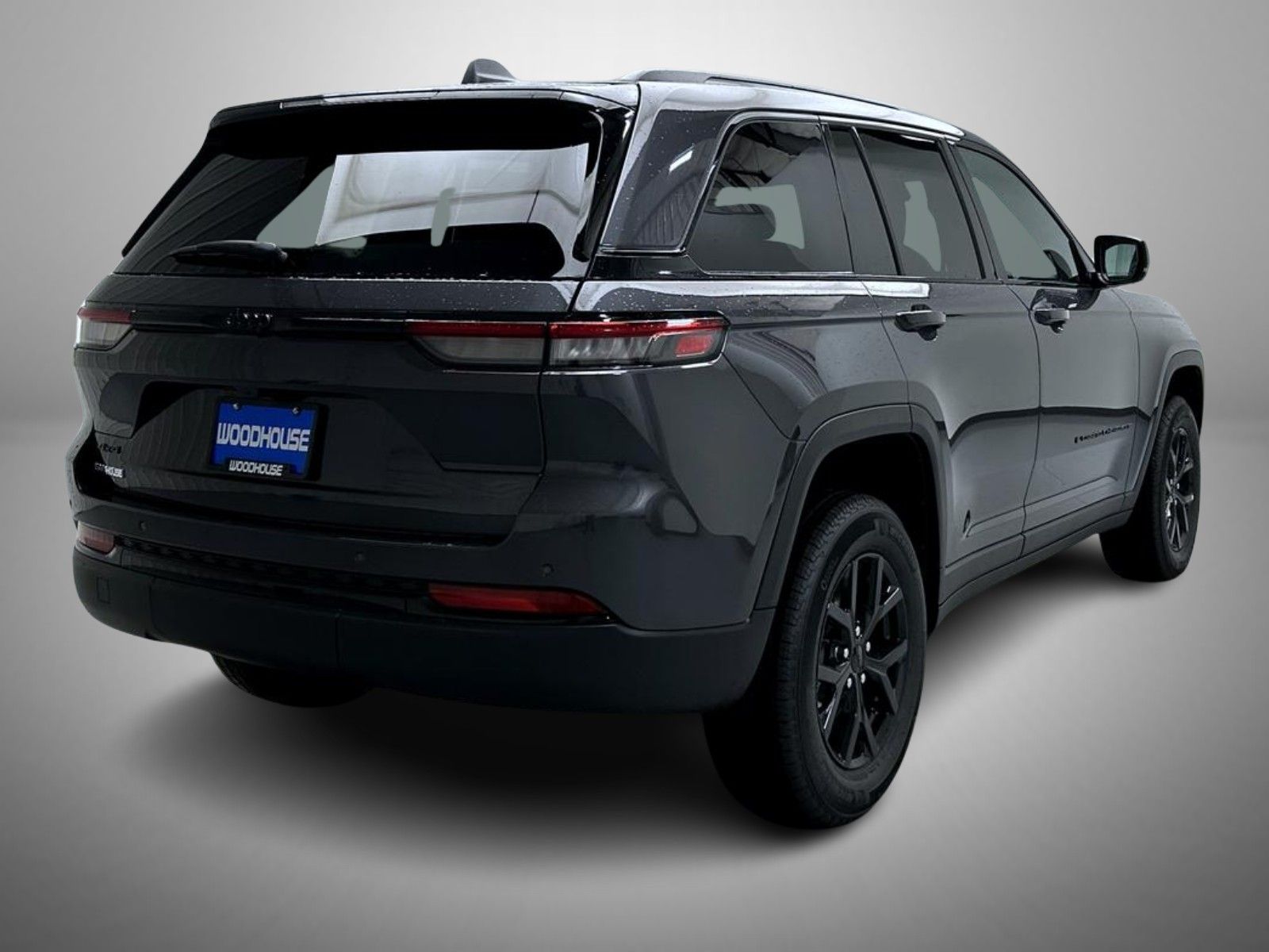 2025 Jeep Grand Cherokee Altitude photo 3