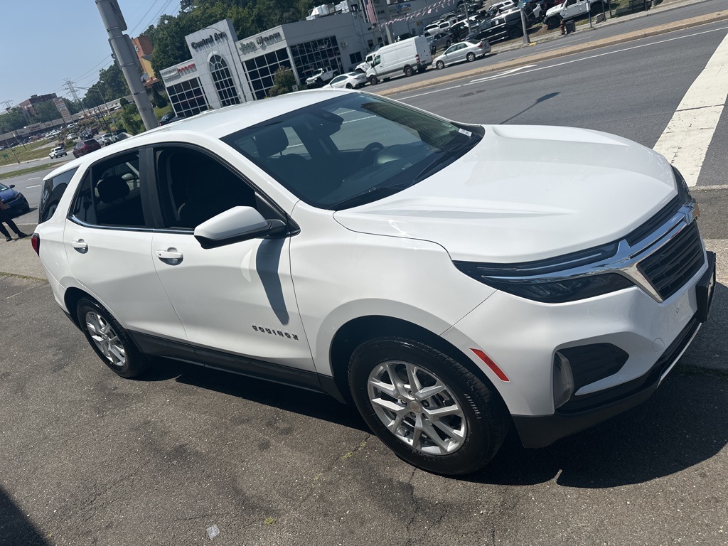 2023 Chevrolet Equinox LT photo 2